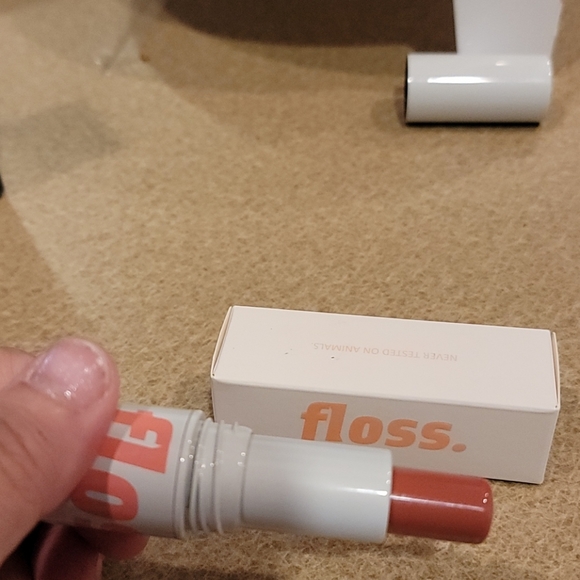 Floss Beauty The Concierge Cheek & Lip Tint - Picture 1 of 6
